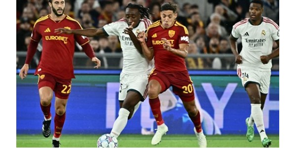 Yan Diomande conduziu a bola por 30 metros antes de desferir um remate potente para o fundo das redes Yan Diomande conduziu a bola por 30 metros antes de desferir um remate potente para o fundo das redes